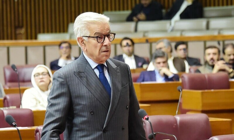 Defence Minister Khawaja Asif Criticizes PTI for ‘Politicizing’ Jaffar Express Hijacking
